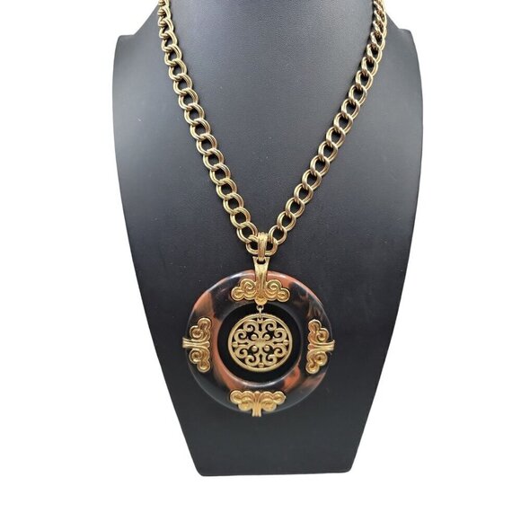 Crown Trifari Brown Marbled & Gold Tone Large Pendant Necklace Chunky 30" Chain - Picture 1 of 11